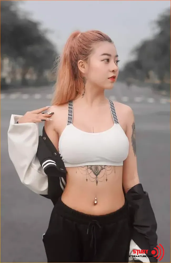 Hana Cẩm Tiên bikini 2