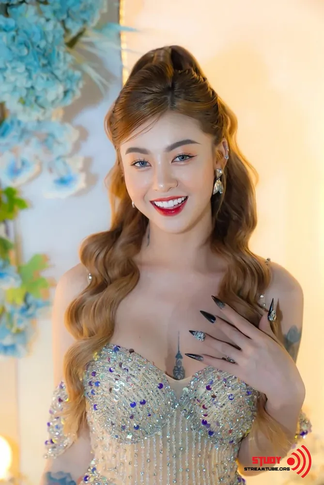 Hana Cẩm Tiên mặc bikini 8