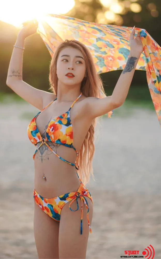 Hana Cẩm Tiên bikini 3