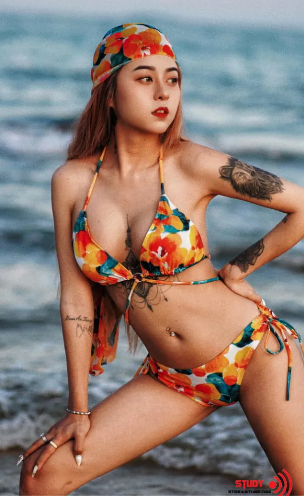 Hana Cẩm Tiên bikini 4