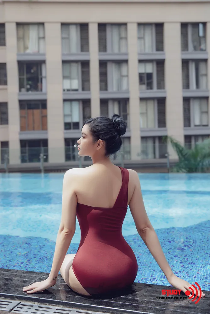 Trương Quỳnh Anh bikini